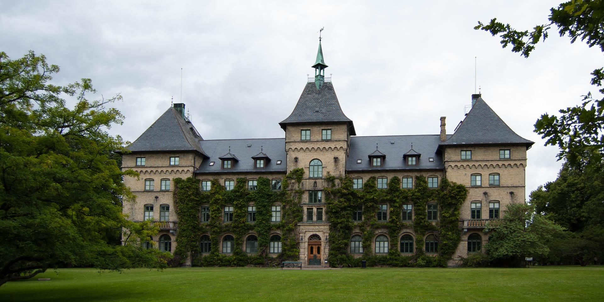 Alnarps Slott & Alnarpsparken - Castle and park in Alnarp | GuidebookSweden