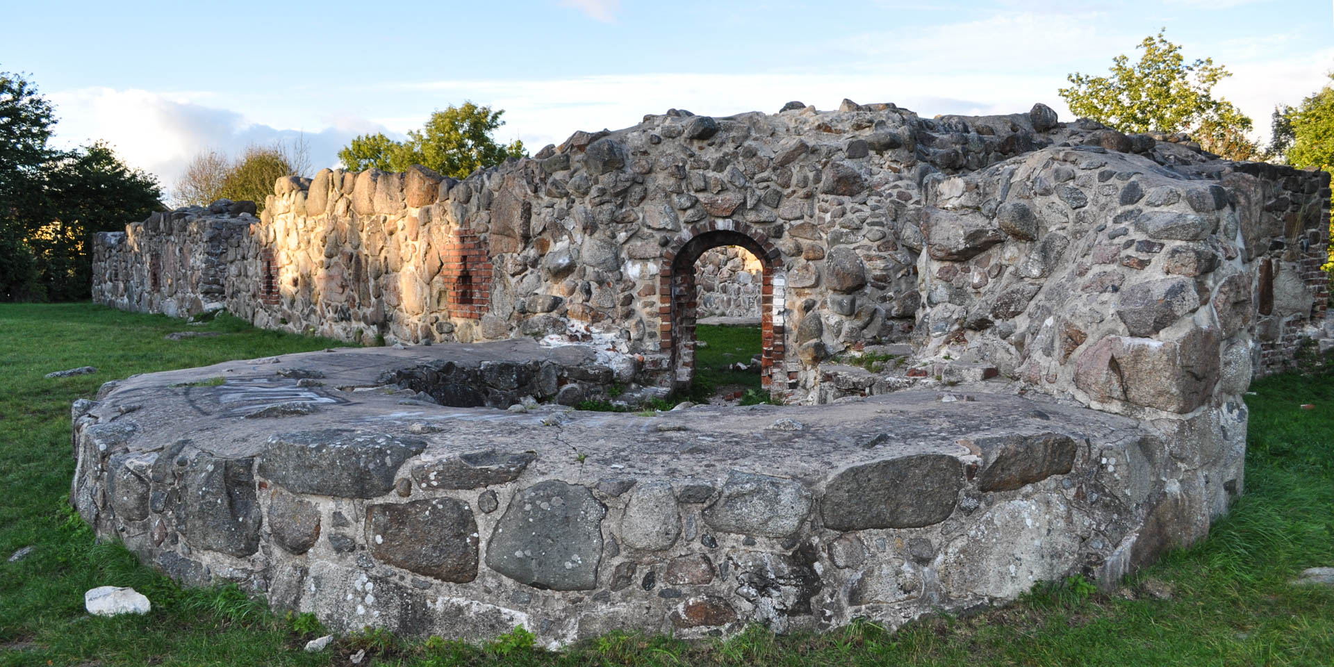 Lyckå Slottsruin 2010