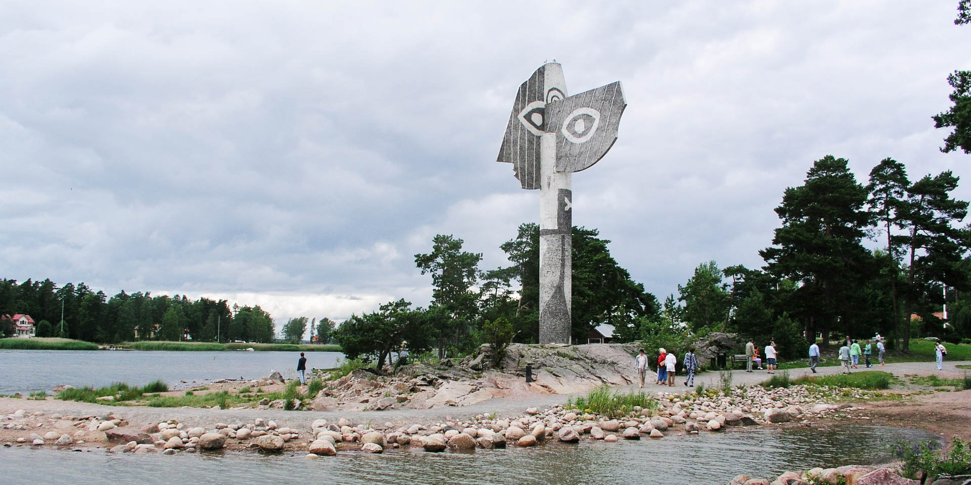 Picassoskulpturen - Picasso sculpture near Kristinehamn | GuidebookSweden