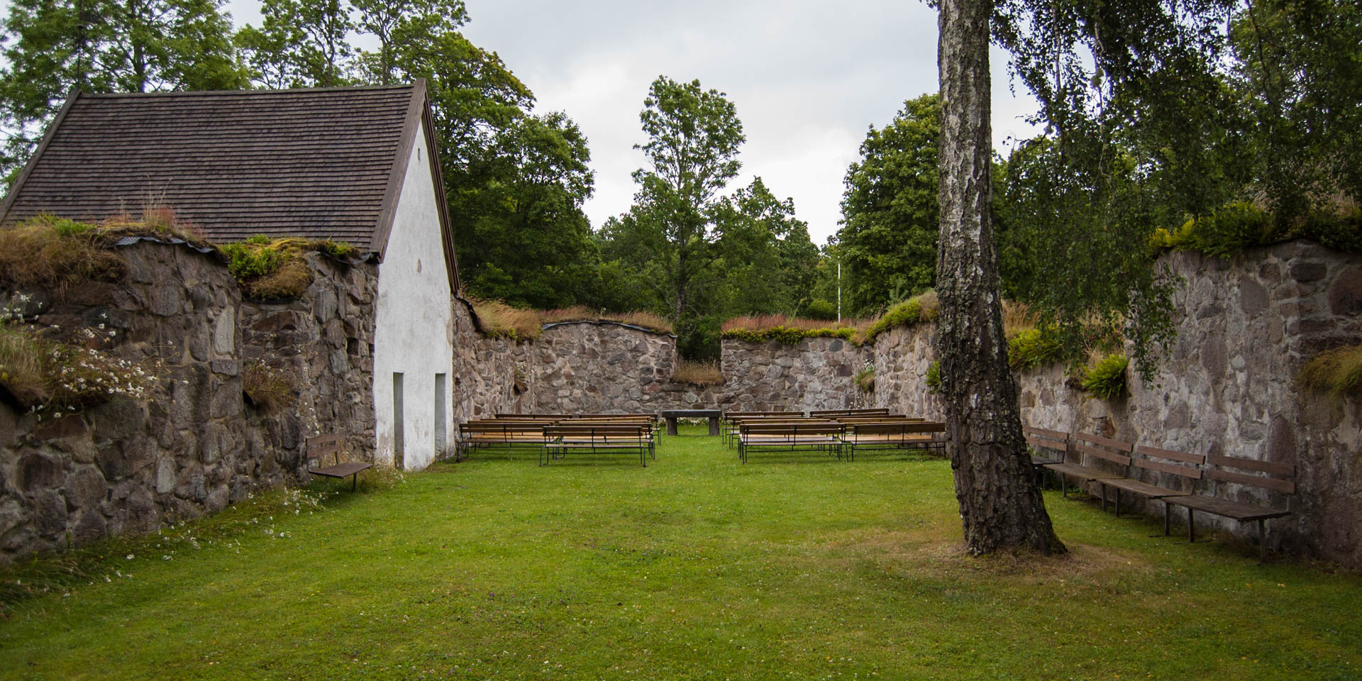 Älmeboda Kyrkoruin 2015